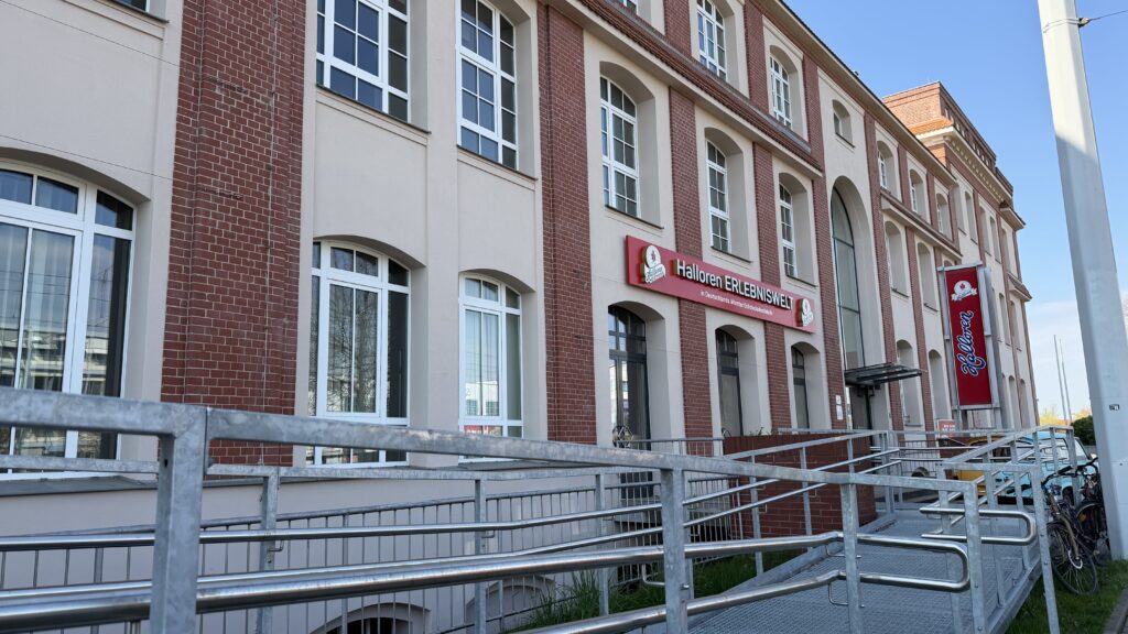 Eingang zur Halloren Erlebniswelt mit Schokoladenmuseum.